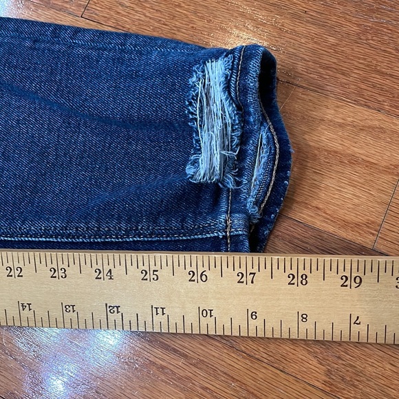 American Eagle Stretch TomGirl Style Blue Jeans Deconstructed Frayed Size 4 Reg - Picture 9 of 13
